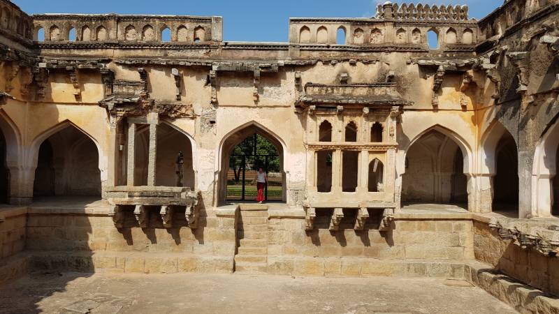 baños de la reina hampi