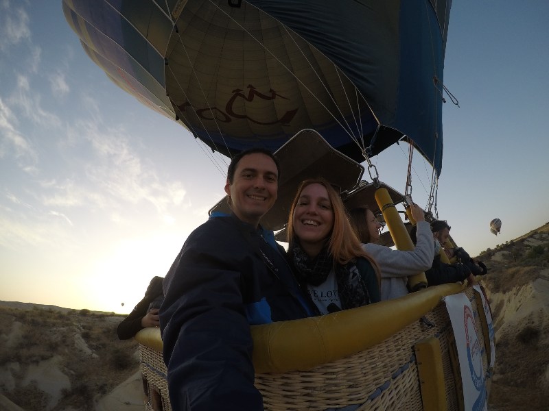 con quién volar en globo en Cappadocia