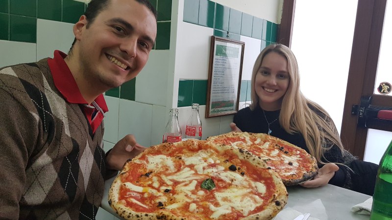 la mejor pizza en Nápoles - mejores cosas que hacer en Nápoles